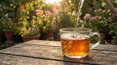 Was passiert, wenn man kaltes Wasser zu heißem Tee hinzufügt